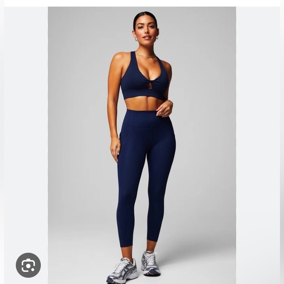 🔥LN! Fabletics Oasis Twist Bra🦕 - Picture 1 of 4